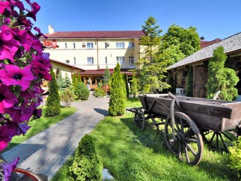 Stanislavskiy Dvir Hotel Ivano-Frankivsk Exterior photo